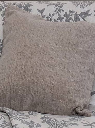 Λευκά-είδη-διακοσμητικά-μαξιλάρια-καρέκλας-μαξιλάρια-δαπέδου-για-σαλόνι-ριχταρια-κουβερτες-καναπε-μαξιρλάρια-διακοσμητικα