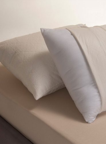 Λευκα-είδη-υπνοδωματίου-προστατευτικά-μαξιλαριών-παπλωματοθήκες-μαξιλάρια-υπνου-κουβερτοπαπλώματα,–elite-carpets-and-more-main