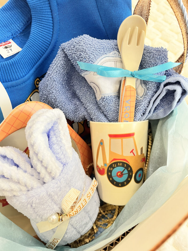 Χειροποίητο Καλάθι Δώρου Baby – Little Trucks & Cars
